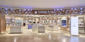 O firmă din România renunţă la pietrele Swarovski austriece: „Ne vom asigura ca niciun cui să nu provină de la Viena“