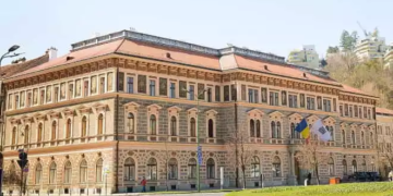 Universitatea Transilvania din Braşov își închide conturile la băncile austriece și interzice alimentarea cu combustibil de la benzinării cu acționari din Austria