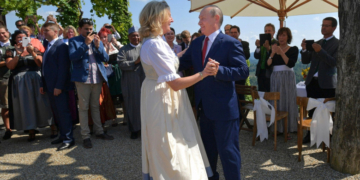 Toate semnele care arată că Austria dansează cum îi cântă Putin