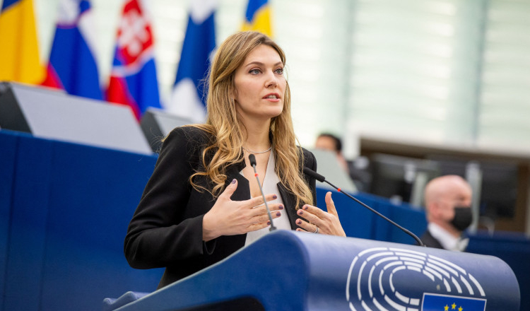 Eva Kaili recunoaște că i-a spus tatălui său să ascundă sutele de mii de euro primite de la Qatar