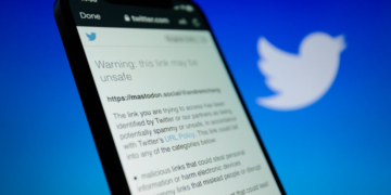 Twitter interzice linkurile către mai multe rețele sociale concurente. Utilizatorii care nu respectă regula pot fi suspendați