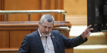 Deputatul AUR care și-a bătut soția dă vina pe ea că era geloasă: „A reușit să fugă în curtea vecinului, membru PSD”
