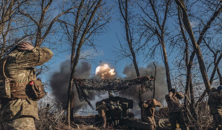 Ucraina a pierdut inițiativa pe câmpul de luptă din cauza întârzierilor de armament occidental