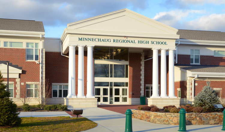 După un an și jumătate, un liceu american va putea în sfârșit să își stingă luminile