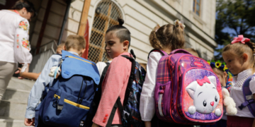 Elevii se întorc luni la cursuri. Ce zile libere urmează în anul şcolar organizat pe module