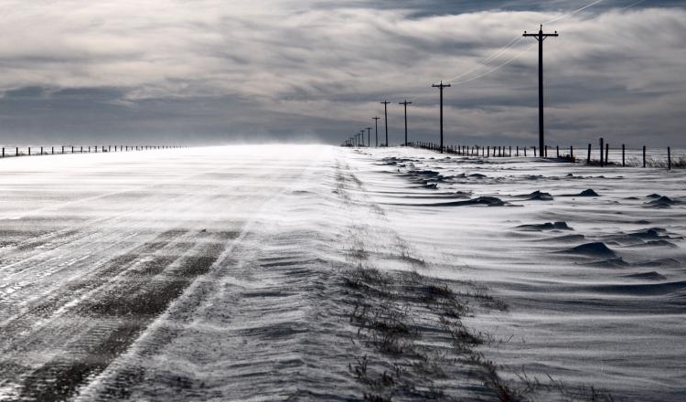 Peste 17.400 de familii din Prahova au rămas fără curent din cauza viscolului