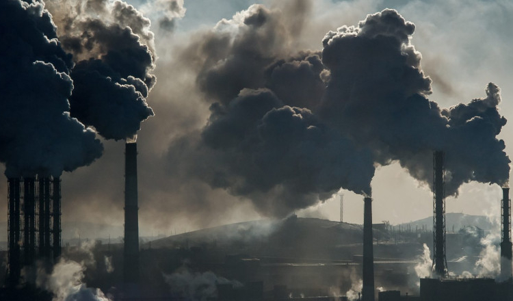 Comisia Europeană cere României și altor 13 state să reducă poluarea atmosferică