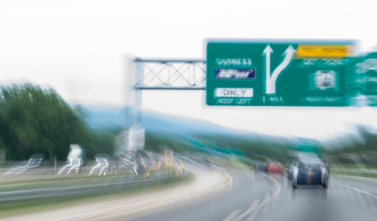 Un tânăr de 22 de ani, drogat cu cocaină metamfetamină și canabis, depistat în trafic