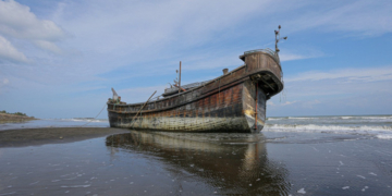 „Pielea îmi putrezea și mi se vedeau oasele”. O mamă rememorează cele cinci săptămâni dramatice în care a plutit în derivă în ocean