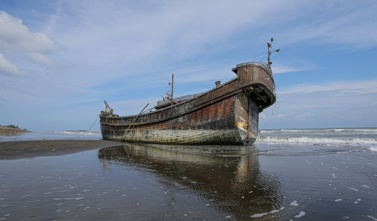 „Pielea îmi putrezea și mi se vedeau oasele”. O mamă rememorează cele cinci săptămâni dramatice în care a plutit în derivă în ocean