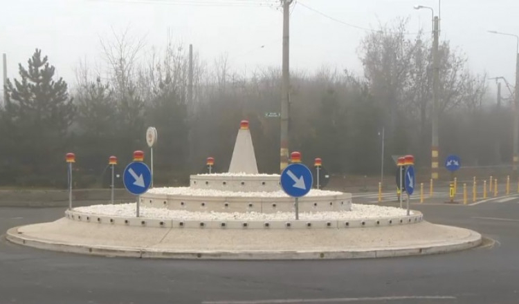 Un tort, o fântână arteziană, mausoleul de la Mărășești. Noile sensuri giratorii din București creează confuzie printre șoferi