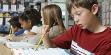 Ministerul Educației cere școlilor să recupereze zilele libere nou introduse de Guvern