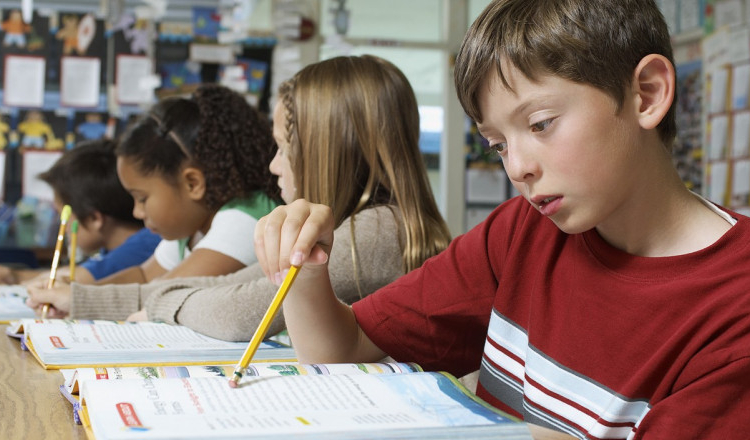 Ministerul Educației cere școlilor să recupereze zilele libere nou introduse de Guvern