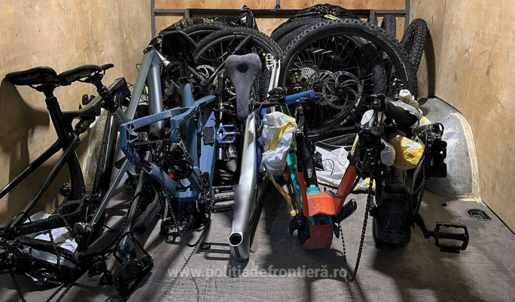 Un ucrainean a încercat să iasă din România cu biciclete de 30.000 de euro furate din Elveția