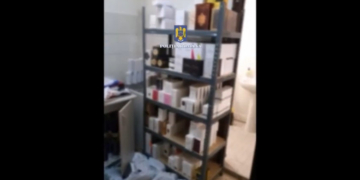 Poliția a confiscat parfumuri contrafăcute de 700.000 de lei, după percheziții în București și Ilfov