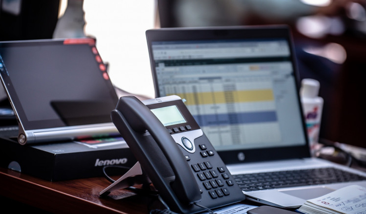 Femeia care a sunat într-un an de 11.000 de ori la 112: Eu sunt scurtă, nu stau la povești. Am bătut recordul