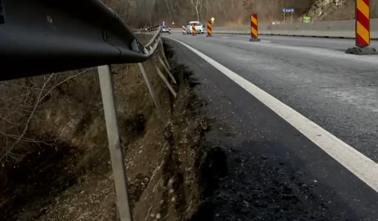 Surpare pe DN1, în zona Breaza. CNAIR: „Încercăm să facem lucrările doar cu restricționare de trafic, dar nu există o garanție”