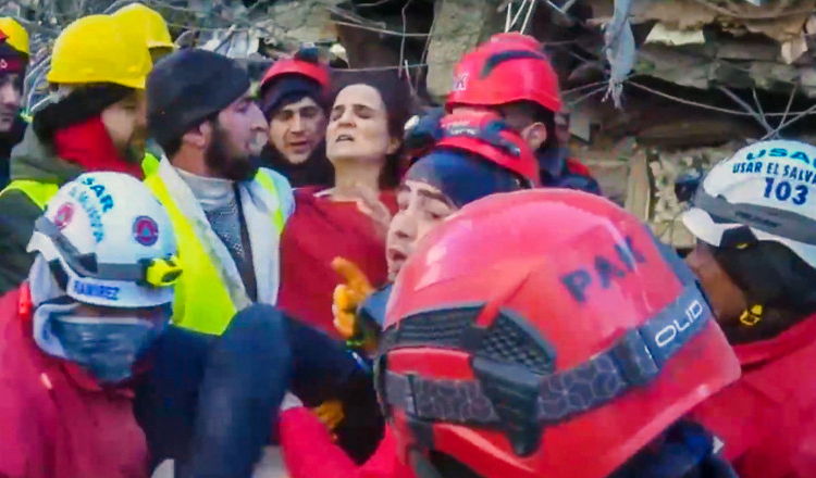 O femeie și un copil au fost salvați de sub dărâmături în Turcia, la șase zile de la cutremure