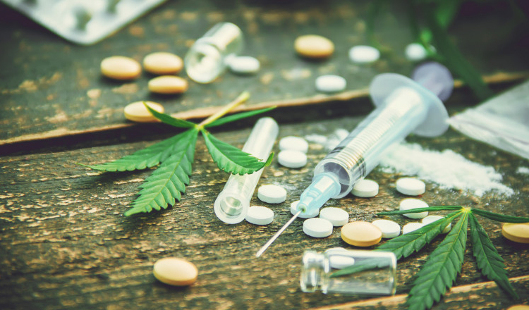 Unul din zece români cu vârsta între 15-64 de ani a consumat un tip de drog ilegal în cursul vieții