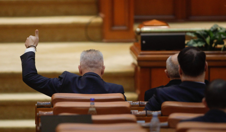 Deţinerea de droguri de risc se va pedepsi cu închisoare între 3 şi 10 ani. Proiectul a fost aprobat de Camera Deputaţilor