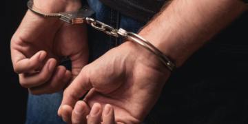Două femei şi un bărbat din Ialomița, care au obligat o fată de 15 ani să se prostitueze, au fost arestaţi