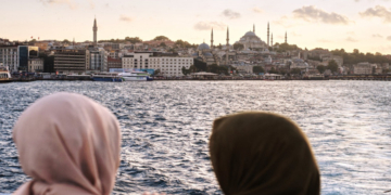 Un feribot din Istanbul este transformat în „locuință plutitoare” pentru 1.200 de sinistrați din Turcia