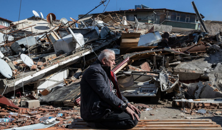 Ministerul Educației avertizează: Falși angajați sună cadrele didactice și le cer bani pentru sinistrații din Turcia și Siria