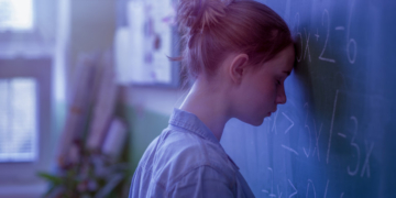 Meditații la matematică cu tentă sexuală. O copilă de 13 ani, victima unui profesor universitar din Timișoara