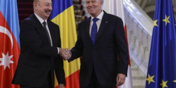 Klaus Iohannis merge în Azerbaidjan. Va discuta despre transferul de energie printr-un cablu care va traversa Marea Neagră