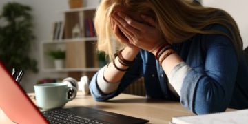 „Bullying” în cancelarie. O profesoară din Iași a obținut în instanță 12.000 de lei daune și plata a 483 de zile de concediu de odihnă