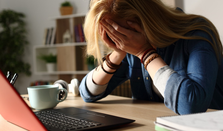 „Bullying” în cancelarie. O profesoară din Iași a obținut în instanță 12.000 de lei daune și plata a 483 de zile de concediu de odihnă