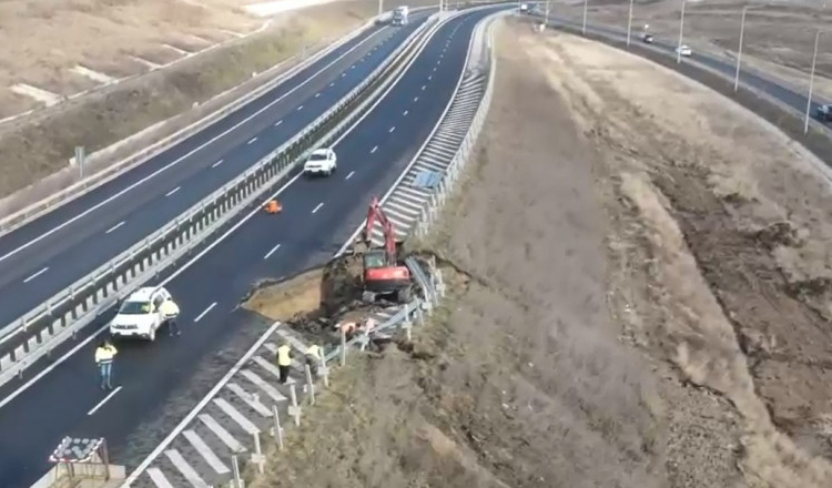 Surpare uriașă pe autostrada A10, aflată încă în garanție. Imagini din dronă