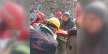 Un bebeluș de două luni a fost salvat de sub dărâmături în Turcia, la 128 de ore de la cutremur