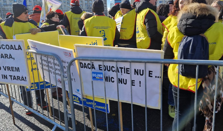 Profesorii amenință cu greva generală înainte de încheierea anului școlar, din cauza salariilor