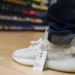 Adidas ar putea pierde venituri de 1,2 miliarde de euro, dacă nu va putea vinde stocurile de produse Yeezy rămase
