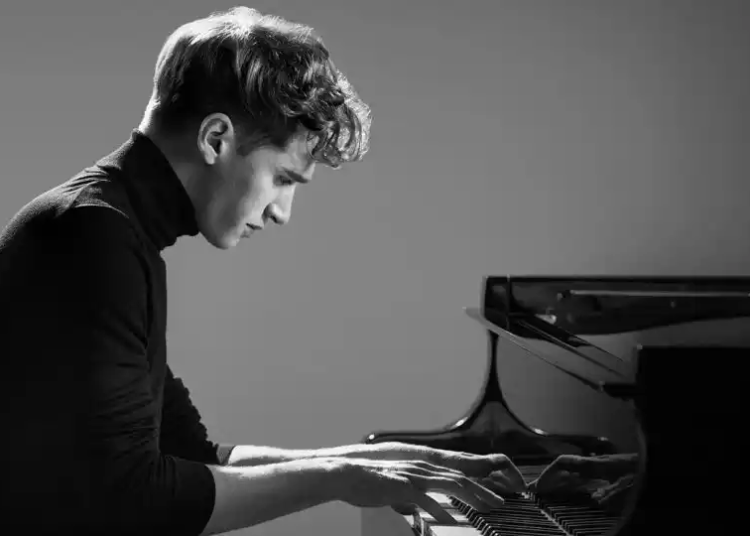 Pianistul Kirill Richter vine la București pentru un concert emoționant la Palatul Bragadiru