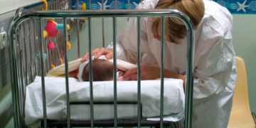 O doctoriţă a renovat și modernizat din bani proprii un salon de la Maternitatea din Arad