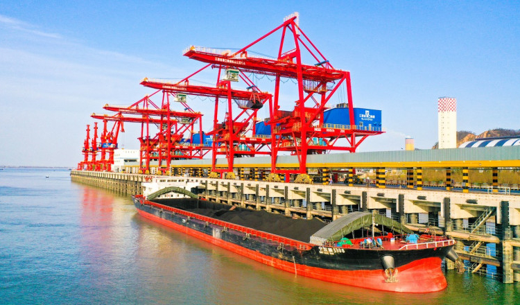 Importurile de energie din Rusia ale Chinei au crescut cu peste 30 de miliarde de dolari într-un an de război