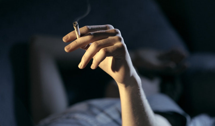 Șefa Agenției Antidrog: Elevii unei școli din București aprind bețișoare parfumate în clase pentru a ascunde mirosul de canabis