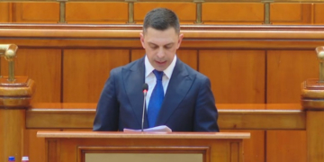 „Foaie verde ananas, papagal ai fost, papagal ai rămas”. Scandal în Parlament, Eduard Novak a fost atacat pentru primele date rudelor