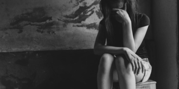 Adolescentă de 16 ani, obligată să facă sex pe bani. Polițiștii au salvat-o din mâinile traficanților de carne vie