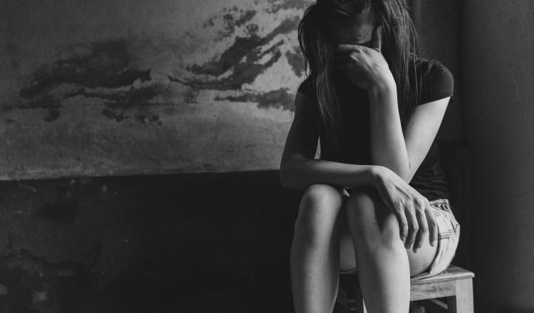 Adolescentă de 16 ani, obligată să facă sex pe bani. Polițiștii au salvat-o din mâinile traficanților de carne vie