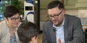 Cum arată viața cu o boală care afectează 1 din 15.000 de copii: „Orice moment în care își depășește condiția e un moment fericit”