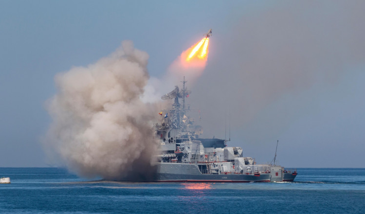 Submarine ale flotei ruse la Marea Neagră au exersat lansări de torpile