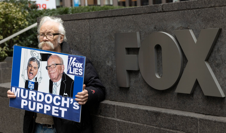 Rupert Murdoch recunoaște în fața justiției americane că Fox News a făcut ecoul minciunilor lui Trump privind alegerile din 2020