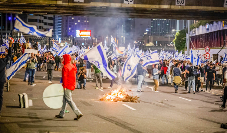 Criză politică în Israel. Principalul aeroport a fost închis. Portul Haifa e blocat. Netanyahu, presat să renunțe la reforma juridică