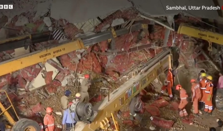 Opt oameni au murit în India, sub mormane de cartofi