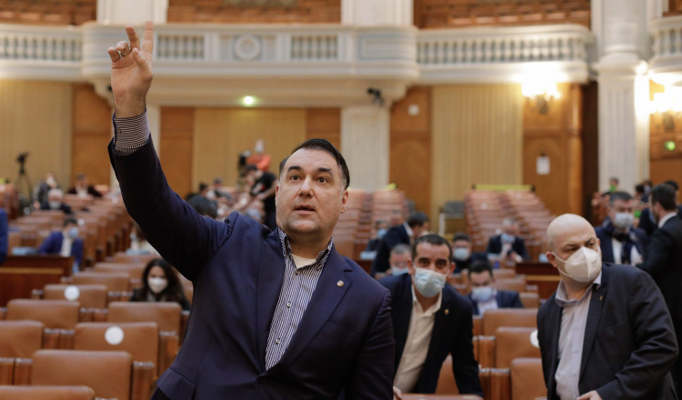 Legea avertizorului de integritate, jalon de care depind banii din PNRR, a fost adoptată de Parlament și merge la promulgare