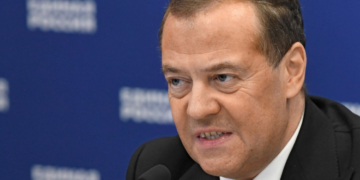 Medvedev amenință cu războiul nuclear dacă Putin e arestat pe teritoriu străin: „Toate armele rusești vor zbura în direcția lor”