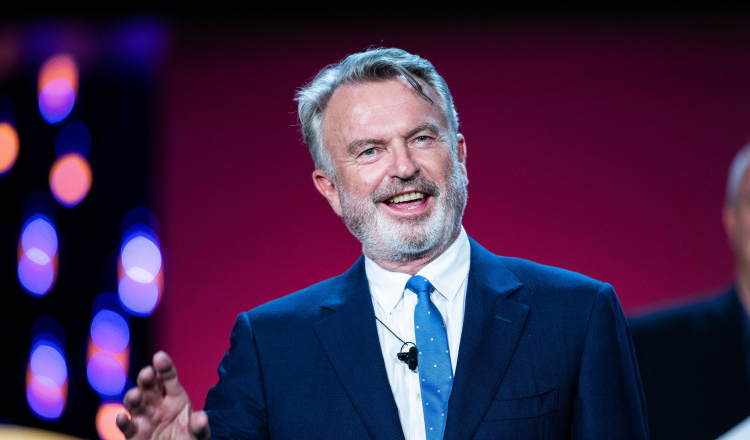Actorul Sam Neill, cunoscut din saga „Jurassic Park”, a dezvăluit că are cancer. „Adevărul este că sunt bolnav. Poate pe moarte”